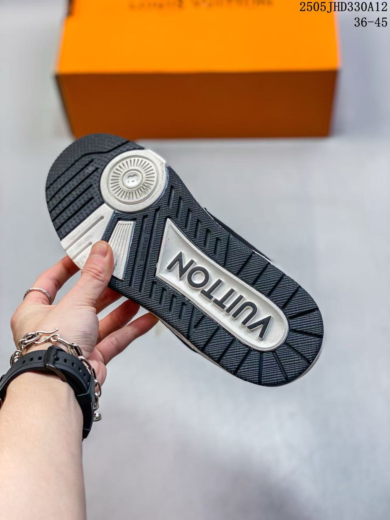 LV Trainer-05JXD345A46 - Image 3